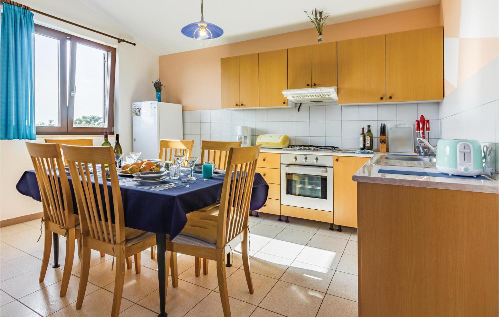 2 Bedroom Awesome Apartment In Vinkuran Exteriör bild